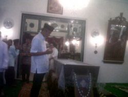 Gubernur Jateng Shalati Jenazah Gusti Joyo, Wali Kota Jogja Berkaca-kaca