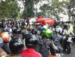 Mobil Wisatawan Terbakar, Jalan Wonosari Macet Belasan Kilo Meter