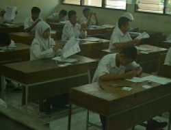 Sejumlah Siswa Mengaku Bingung Mengerjakan Soal UN SMP