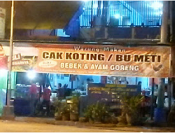 Bebek Goreng Cak Koting, Masakan Kualitas Chef di Warung Tenda