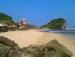 Pemilu , Wisata Pantai Sepi Pengunjung