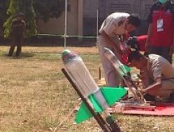 Taman Pintar Gelar Kontes Roket Air