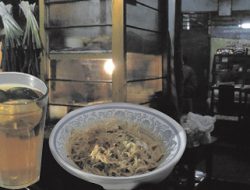 Ini Dia Bakmi Jogja yang Sedot Ratusan Pelanggan Setiap Malam