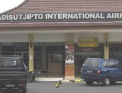 Efek Kelud Pesawat di Bandara Adi Sucipto Tunda Penerbangan