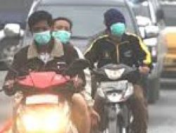 Apotek dan Mini Market Diserbu Pembeli Masker