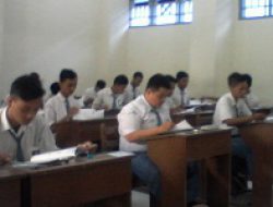 UN Hari Pertama,Siswa SMK Kerjakan Satu Mata Pelajaran