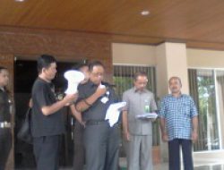 Dianggap ‘Masuk Angin’ Kejati DIY Diberi Balsem dan Koin Kerokan oleh Warga