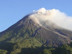 Jangan Nekat Upacara HUT RI di Puncak Merapi dan Slamet