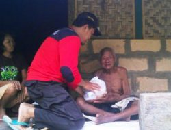Di Tengah-tengah Abu Vulkanik Mengepung, Karya Wisata Bagikan 300 Sembako