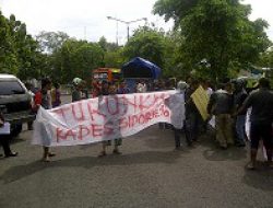 Memalsu Tandan Tangan, Seorang Kepala Desa Didesak Mundur