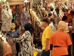 Jelang Lebaran, Pesanan Pakaian Muslim Berbahan Batik Meningkat 50%