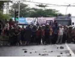 Terprovokasi, Warga Lempari  Mahasiswa yang Demo Tolak Kenaikan Harga BBM