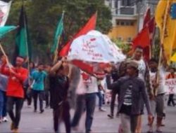 Sebut â€˜Jokowi Antek Asingâ€™ Aksi Tolak Kenaikan Harga BBM Ricuh