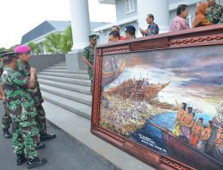 Alumni Angkatan 10 Sumbangkan Lukisan Bersejarah untuk AAL