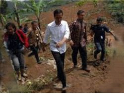 Tinjau Lokasi Bencana Banjarnegara, Presiden Ingin Evakuasi Dipercepat
