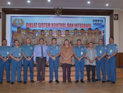 11 Taruna AAL Dilatih Kendalikan Sistem Senjata Elektronik Kapal Perang