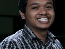 Balada Aktivis Duduk Manis