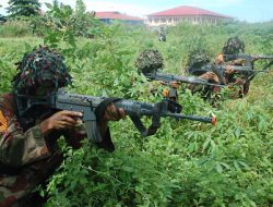 Taruna Korps Marinir Berlatih Hadapi Situasi Kritis