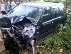 Nahas, Daihatsu Xenia Ringsek di Tool Rorotan