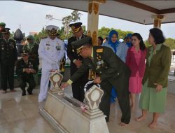 Sambut HUT TNI, Petinggi dan Jajaran TNI Ziarah Nasional
