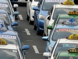 Kisruh Transportasi Berbasis Online Pemerintah Dituding Lambat Merespon