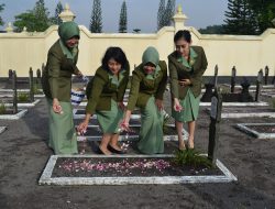 Peringati HUT, Persit dan Dharma Pertiwi Ziarah Ke Makam Pahlawan