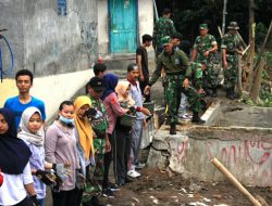 Bersama Prajurit, Mahasiswa UTY Nyengkuyung TMMD Kota Yogyakarta