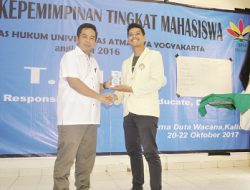 Ketua IKAL DIY Beri Pembekalan Geopolitik Mahasiswa FH UAJY