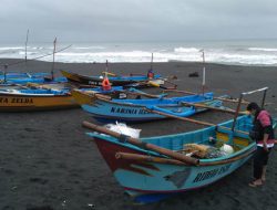 Akibat Gelombang Tinggi Dimusim Ikan Layur, Nelayan Pesisir Selatan Terpaksa Menganggur