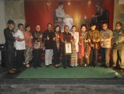 Karya Pematung Yusman Kembali Pecahkan Rekor Muri