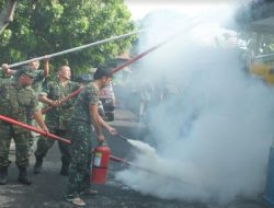Tingkatkan Kesiap Siagaan Bencana, Prajurit Kodim Bantul Latihan Damkar