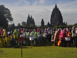 Ribuan Siswa PAUD dan TK Aisyiyah Bustanul Athfal Bersihkan Sampah dan Senam di Candi Prambanan