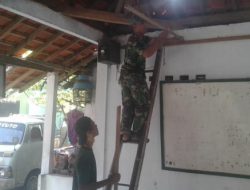 Balai RW dan PAUD Kampung Gambiran Dipoles Tukang dari TNI