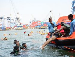 Begini Cara Satlinlamil Bertahan Hidup Dilaut