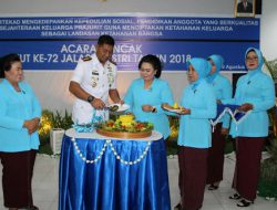 Peringati HUT Ke 72, Jalasenastri Lanal Yogyakarta Potong Tumpeng dan Beri Santunan Anggota