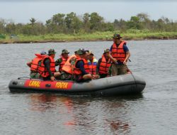 Siapkan Satgas Banjir, Prajurit Lanal Latihan Motoris Perahu Karet