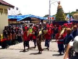 Ribuan Warga Berebut Gunungan Grebeg Maulid Kraton Jogja