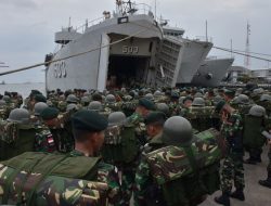 KRI Teluk Amboina 503 Geser Pasukan Pengamanan Perbatasan Malaysia