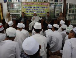 Santri Nurul Haromain Siap Menjadi Duta Anti Hoax Demi Pemilu Aman dan Damai