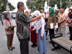 Kabapas Yogyakarta Serahkan Beasiswa Putra Putri Pegawai dan Honorer Berprestasi
