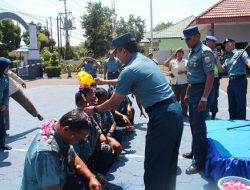 Disiram Air Kembang dan Minum Brotowali, 12 Prajurit dan PNS Lanal Yogyakarta Naik Pangkat