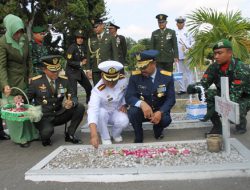 Peringati HUT TNI, Seluruh Matra Upacara Ziarah Nasional di TMP Kusumanegara