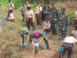 Lanal Yogyakarta Tanam 2000 Mangrove di Pasir Mendit
