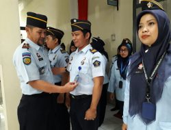 Inspeksi Mendadak Seragam dan Atribut oleh Kepala Bapas Jogja awali Kegiatan Pagi