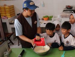 Diperkenalkan Dunia Wirausaha, Siswa SD Idea Baru Belajar Membuat Roti dengan Cheff