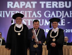 Jusuf Kalla Terima Anugerah HB IX Award