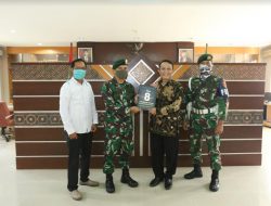 UIN Sunan Kalijaga Terima Buku Delapan Kekuatan Cakra Karya Pangkostrad