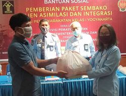 Bagi-bagi Paket Sembako Hasil Kerjasama dengan Dinsos DIY, Bapas Yogya berharap Klien Tak Ulangi Tindak Pidana