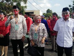 Pasangan Kuda Maharsa Berjalan Kaki Mendaftar ke KPU Sleman, Bupati Turut Mendampingi