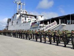 Kapal Veteran Perang Dunia 503 Turunkan Pasukan TNI AD Amankan Daerah Rawan Konflik